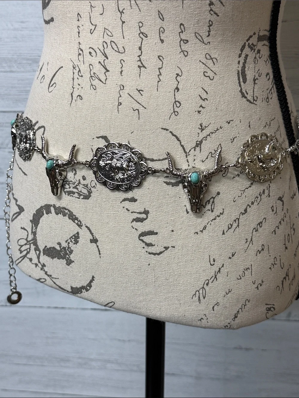 NWT Western Silver-Tone Concho Cow Skull Chain Belt with Turquoise Accents